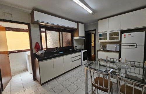 Aconchegante, amplo e central - Foto 18