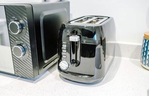 Stunning 3 Story Home, 3 x King Size Beds, Pool Table, Free Parking x2, Ping Pong - Foto 38