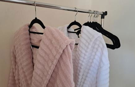 Tropical Sun Homes - Beautiful spacious 3 bed home in a serene environment with free parking for 2 cars - Foto 43