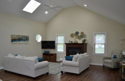 Spacious 2BD near Princeton, Cafes! Family, Backyard, Parking - Photo 1