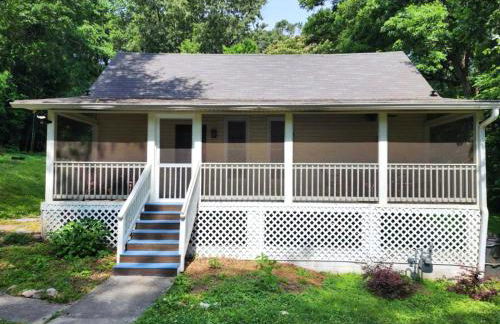 Pet Friendly Group Getaway with Grill and Deck - Foto 44