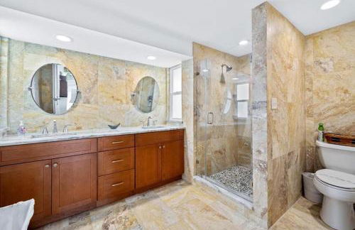 Private Village Home with Heated pool & spa with private front courtyard - Photo 64