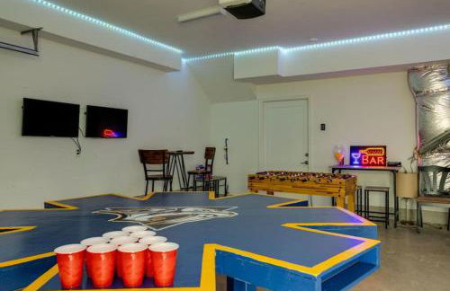Modern Townhome, Large Game Room with Ping Pong, 10min to Downtown! Sleeps 10! - Foto 4