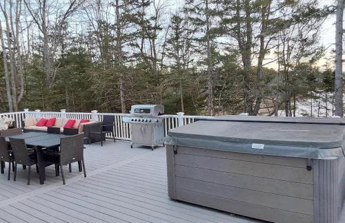 5BR Waterfront Hot Tub Kids Playscape Pets Family Compound! - Foto 14