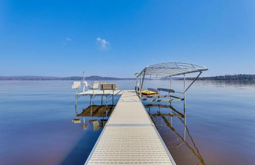 Lake Wisconsin Retreat with Dock Great for Groups! - Foto 2