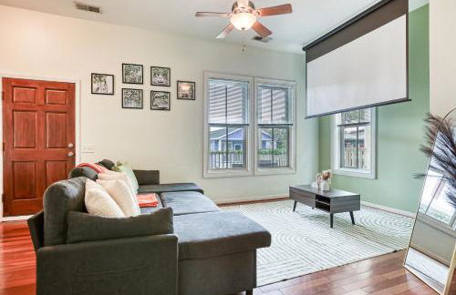 Prime Location - Stylish 2BR Minutes to Downtown - Foto 1