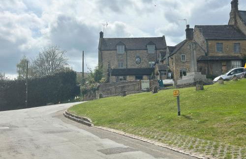 A Cotswold Gem, Sleeps 4, Pub Shop & Cafe in Village - Photo 10