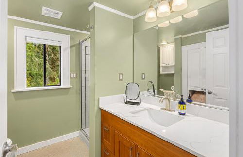 Riverfront Retreat Hot Tub Sauna Yard Gazebo and VIEWS - Foto 32