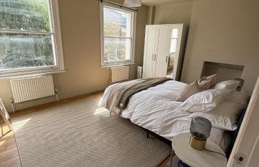 Stokey Skyline Retreat With Balcony - Foto 3