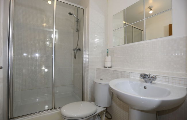 2 bed Riverview Bridge House Apartment - Foto 35