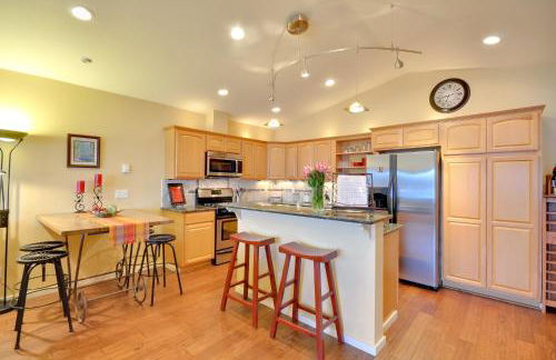 Waterfront Oregon Abode with Balcony and Ocean Views! - Foto 3