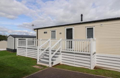 Tri-Star House - Photo 2