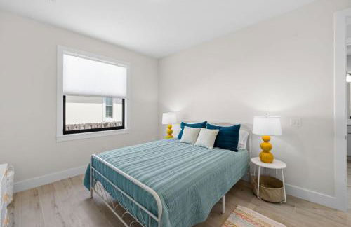 Colorful retreat near beach and pickleball courts - Foto 12