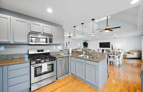 Lakefront, Private Covered Dock, Huge Balconies - Foto 8