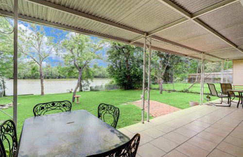 Kingwood Cottage - 10 mins from IAH - Lake Front - Foto 25