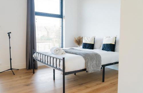 Modern Entire Unit 3BR, 3BA, balcony, 86inch TV - 15mins to city - Foto 8