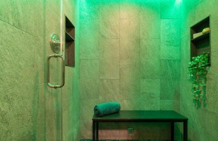 Modern Catskills Escape w Open Living Steam Shower Hot Tub w Mountain Views Minutes from Woodstock Trails Suncliff Vista - Foto 23