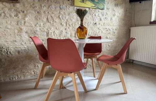 Le So Art, grande maison 4 chambres, terrain de pétanque, grand jardin clos, flipper, babyfoot, jeux Arcade, ping pong,1 km mer, proche golf, Port en Bessin, Bayeux et plages du débarquement, adaptée enfants - Foto 17