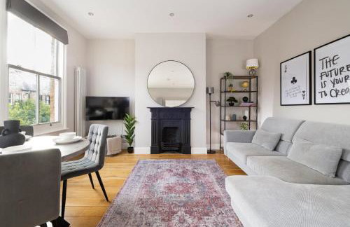 Stylish & Modern London Apartment in Honor Oak - Photo 3