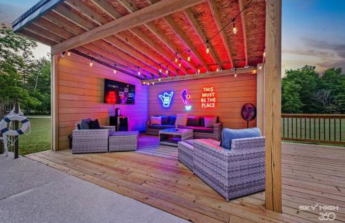 Creekside Oasis - 5BR Retreat with Pool & Hot Tub - Foto 11