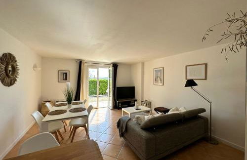 Rez de villa , beau jardin avec piscine - Foto 19