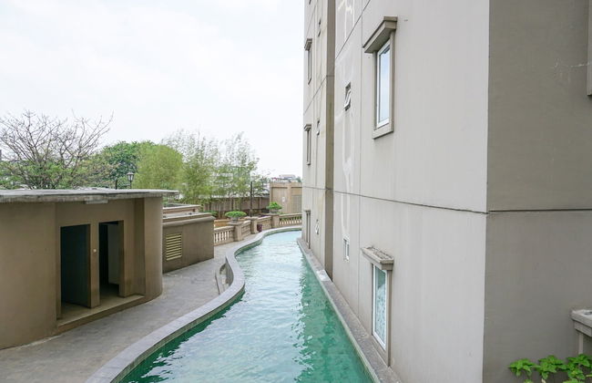 Fully Furnished with Comfortable 2BR Grand Palace Kemayoran Apartment - Photo 18