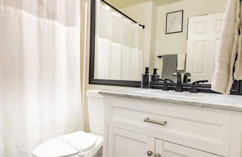 Gorgeous home away from home 3 bed 3 bath W/ pool - Foto 18