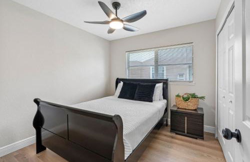 Stunning Tampa Stay Prime Location & Comfort! - Foto 34