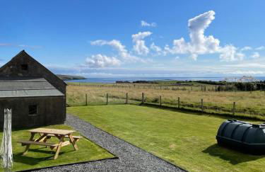 Self Catering house with lovely sea views, 44 Back - Photo 16