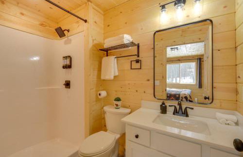 Fish, Swim, Play Voyagers Family Cabin with Yard - Foto 13