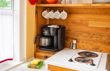 Cottage 7 - Stand Alone Queen Bed Child Loft w Twin Private Bath Kitchenette Pets Allowed Fee applies - Foto 3