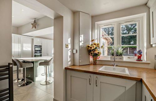 Luxury Detached House in Large Private Grounds, with Outdoor Jacuzzi and Sauna - Foto 47