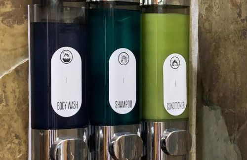 Amazing Creek View Cabin w/ Hot Tub, Firepit & Pool Table - Foto 6