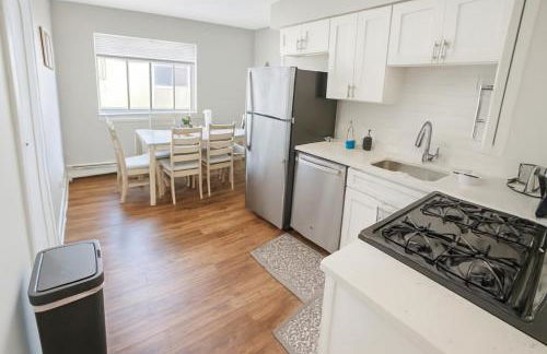 Central 2BR Private Stay Near Airport & Cafés - Foto 16