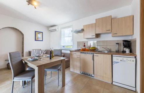 Stunning Apartment In Trget - Foto 8