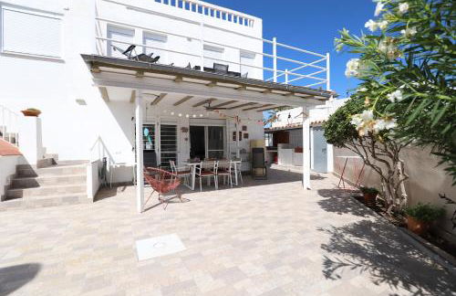 2 apartamentos en una excelente villa de playa compartiendo Piscina y Jardín - Foto 29