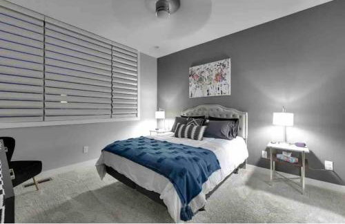 Modern Townhome Near Downtown walk to CWS! - Foto 41