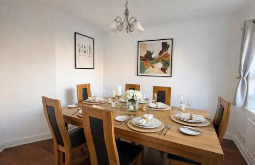 Champflower House- Sleeps 7- Driveway Parking, Contractors, Fast Wifi and Smart TV - Foto 7