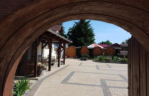 Cudowny Zakątek z Ogrodem i Basenem - Foto 11