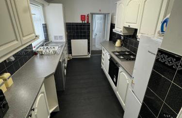 Comfortable 3BR Stay Perfect for 6 Guests - Foto 12