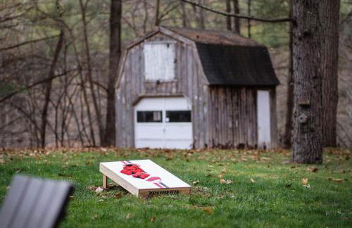 Catskill MNTN Escape 5 BR 3 bath Villa Hot Tub Fire Pit Best Group Stay - Foto 68