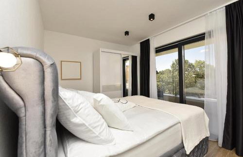 Spacious Villa With Pool and Garden in Stokovci - Foto 8