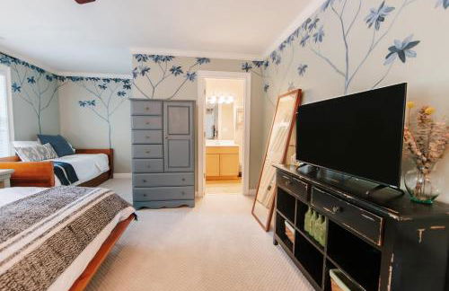 Cozy Cottage - Walk to Campus, Stadium, Downtown - Foto 18