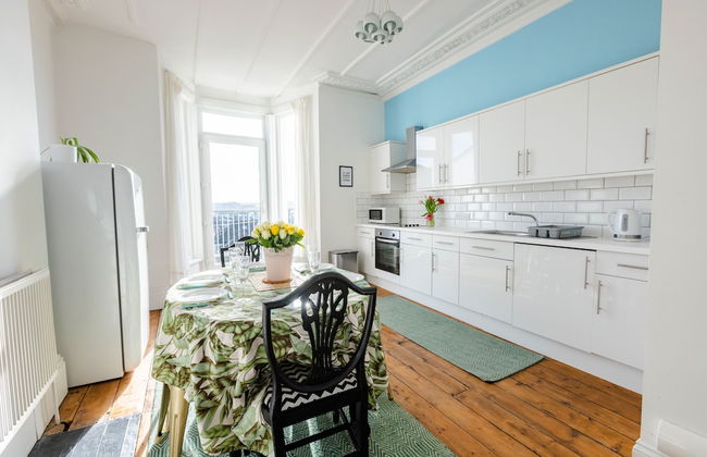 5-bed House With Distant sea Views in Plymouth - Foto 14