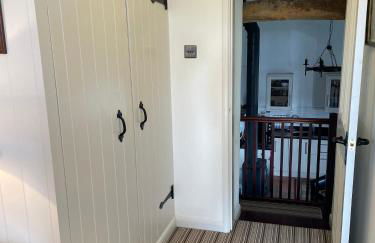 The Cruck Barn, cosy rural escape near The Peak District - Foto 17