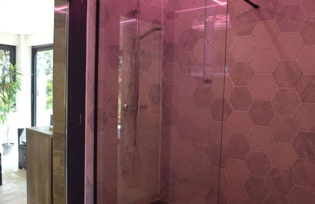 Modern Holiday Home With Private Pool and Garden - Foto 12