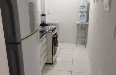 APT Completo - Suíte - 2 Ar-condicionados, Wi-FI, Piscina, garagem, portaria - aconchegante - Foto 18