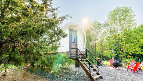 Heated & AC Full Bathroom Covered Wagon - Photo 4