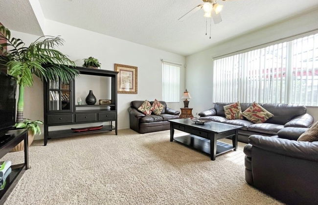 Pine Forest Chateau 5 Bedroom Home by RedAwning - Photo 18