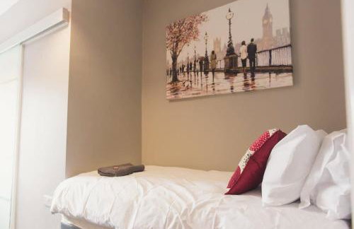 LYNNTON HOUSE Stunning 6 bed Town Centre House ALL with En-Suites Prime Location Tamworth - Foto 25